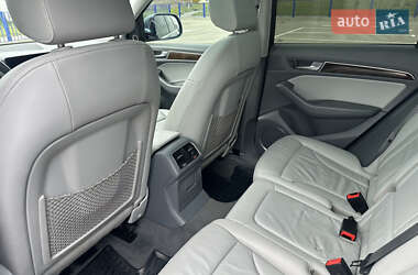 Позашляховик / Кросовер Audi Q5 2015 в 