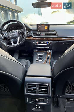 Внедорожник / Кроссовер Audi Q5 2017 в 