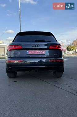 Позашляховик / Кросовер Audi Q5 2017 в  фото 4 Позашляховик / Кросовер Audi Q5 2017 в