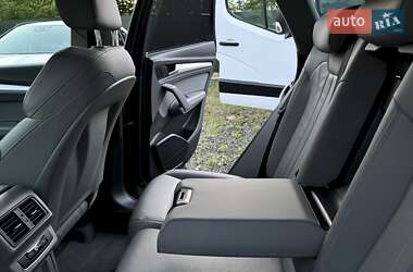 Позашляховик / Кросовер Audi Q5 2019 в  фото 83 Позашляховик / Кросовер Audi Q5 2019 в