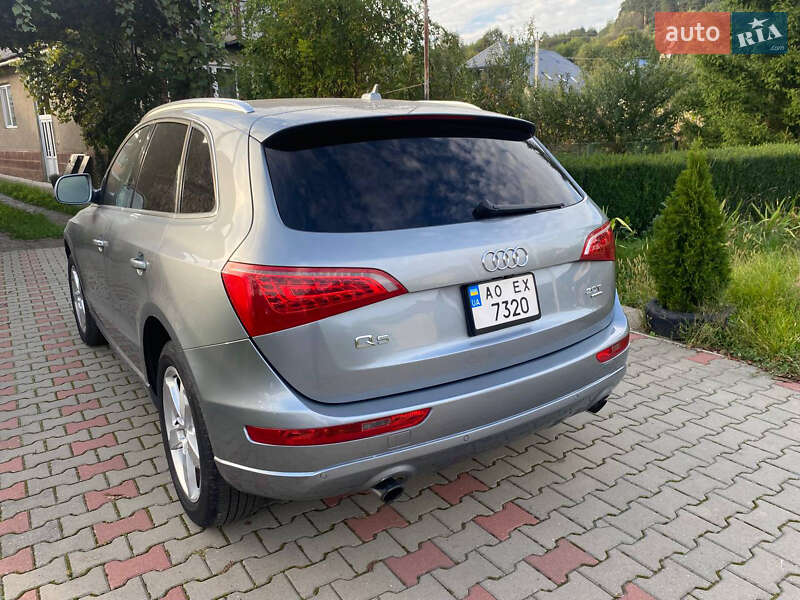 Внедорожник / Кроссовер Audi Q5 2011 в Великом Березном