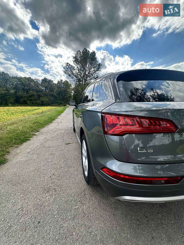 Позашляховик / Кросовер Audi Q5 2017 в Лубнах