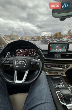 Внедорожник / Кроссовер Audi Q5 2018 в 