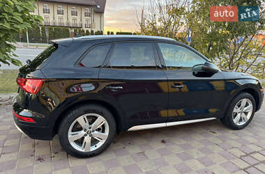 Внедорожник / Кроссовер Audi Q5 2017 в 