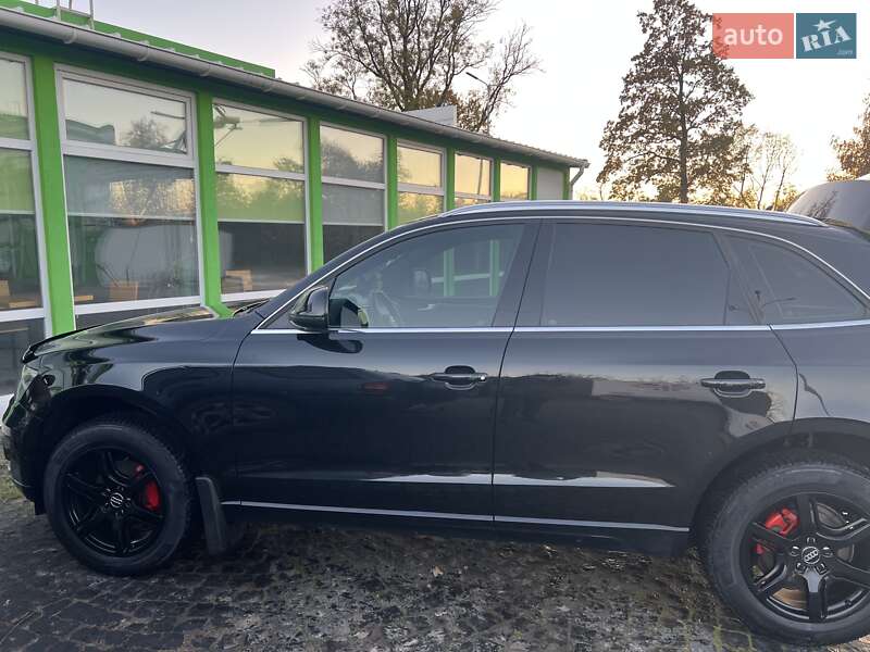 Внедорожник / Кроссовер Audi Q5 2010 в Золочеве