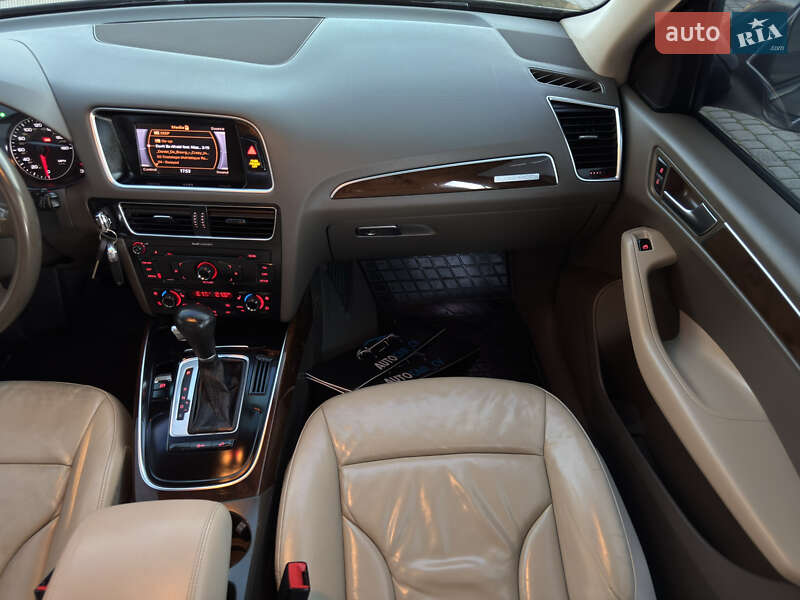 Позашляховик / Кросовер Audi Q5 2011 в Чернівцях