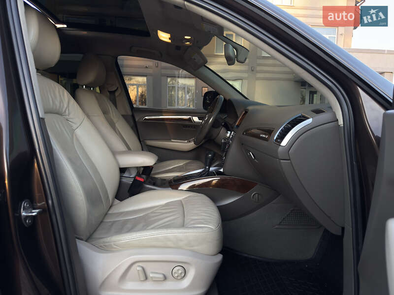 Позашляховик / Кросовер Audi Q5 2011 в Чернівцях