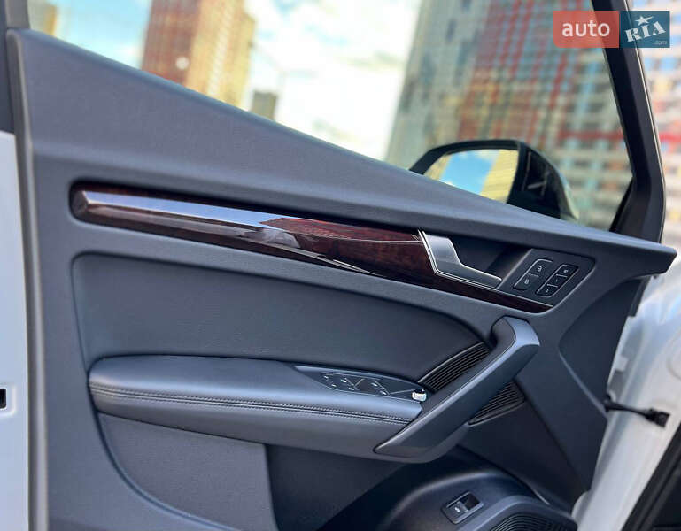Позашляховик / Кросовер Audi Q5 2019 в Києві