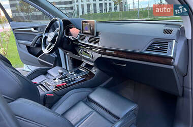 Позашляховик / Кросовер Audi Q5 2019 в  фото 36 Позашляховик / Кросовер Audi Q5 2019 в