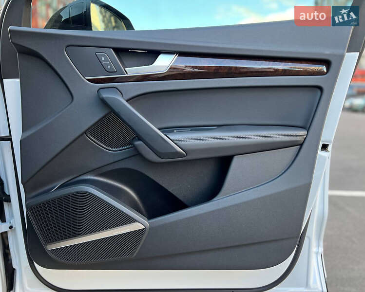 Позашляховик / Кросовер Audi Q5 2019 в Києві