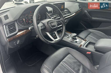 Позашляховик / Кросовер Audi Q5 2018 в  фото 12 Позашляховик / Кросовер Audi Q5 2018 в
