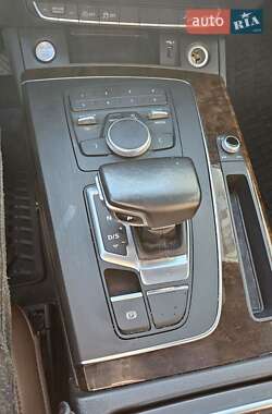 Позашляховик / Кросовер Audi Q5 2019 в 