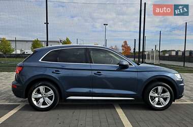 Позашляховик / Кросовер Audi Q5 2018 в  фото 11 Позашляховик / Кросовер Audi Q5 2018 в