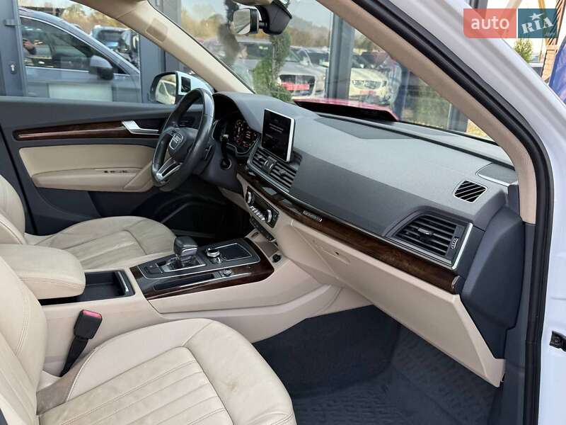 Позашляховик / Кросовер Audi Q5 2017 в Луцьку
