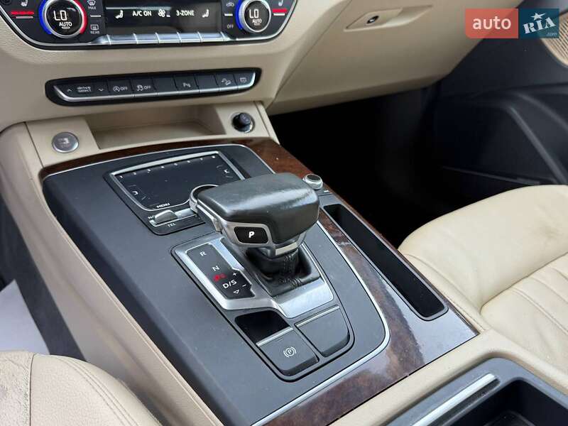 Позашляховик / Кросовер Audi Q5 2017 в Луцьку