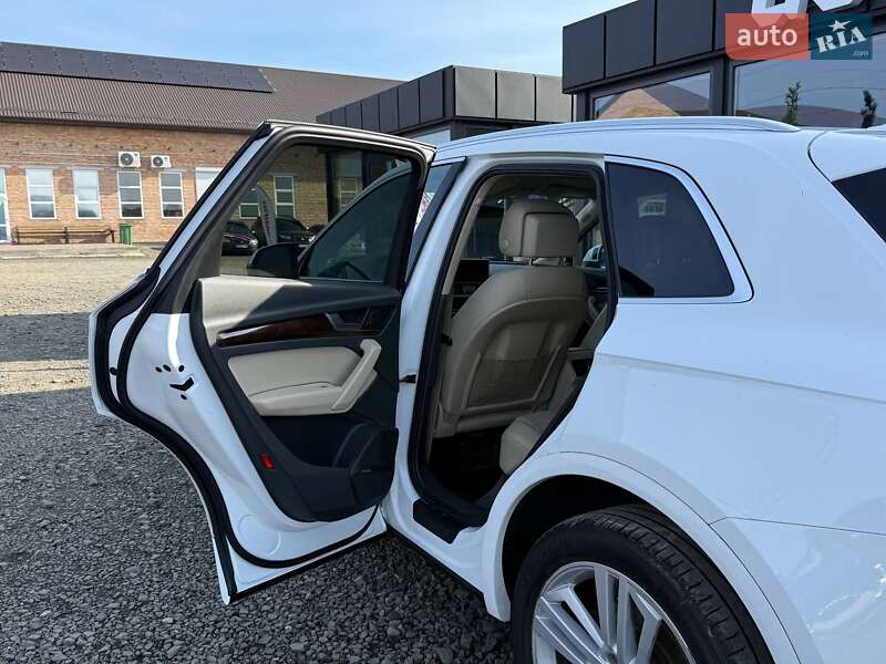 Позашляховик / Кросовер Audi Q5 2017 в Луцьку