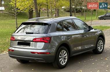 Внедорожник / Кроссовер Audi Q5 2017 в 