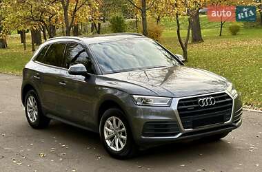 Внедорожник / Кроссовер Audi Q5 2017 в 