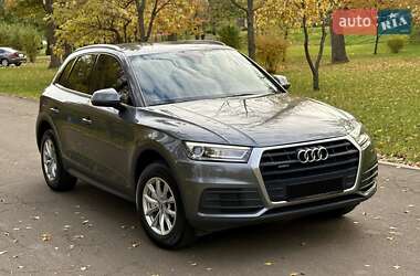 Внедорожник / Кроссовер Audi Q5 2017 в 