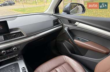 Внедорожник / Кроссовер Audi Q5 2017 в 