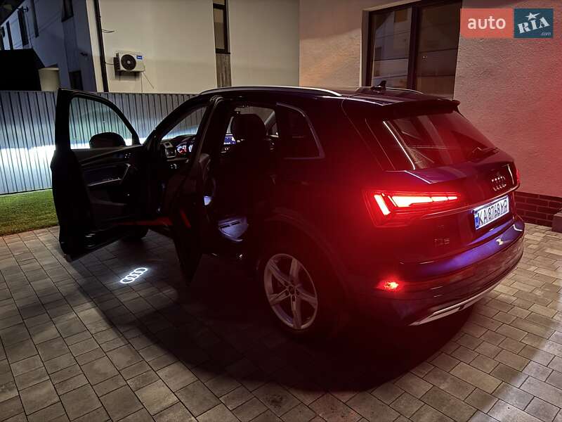 Позашляховик / Кросовер Audi Q5 2021 в Києві