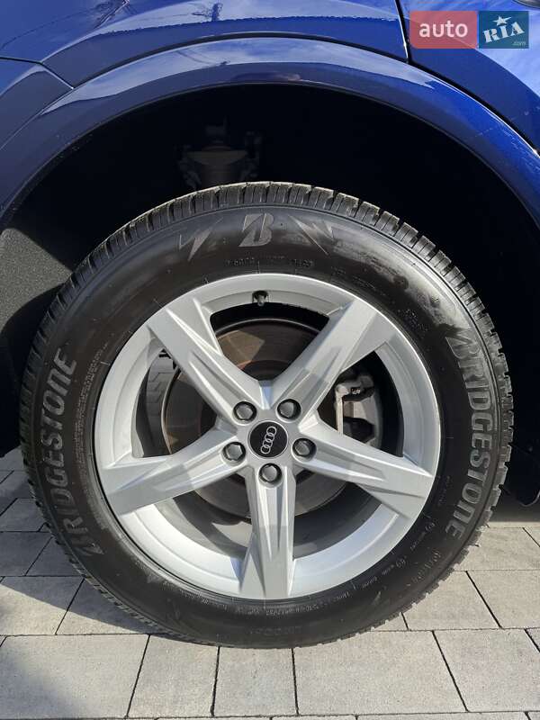 Позашляховик / Кросовер Audi Q5 2021 в Києві
