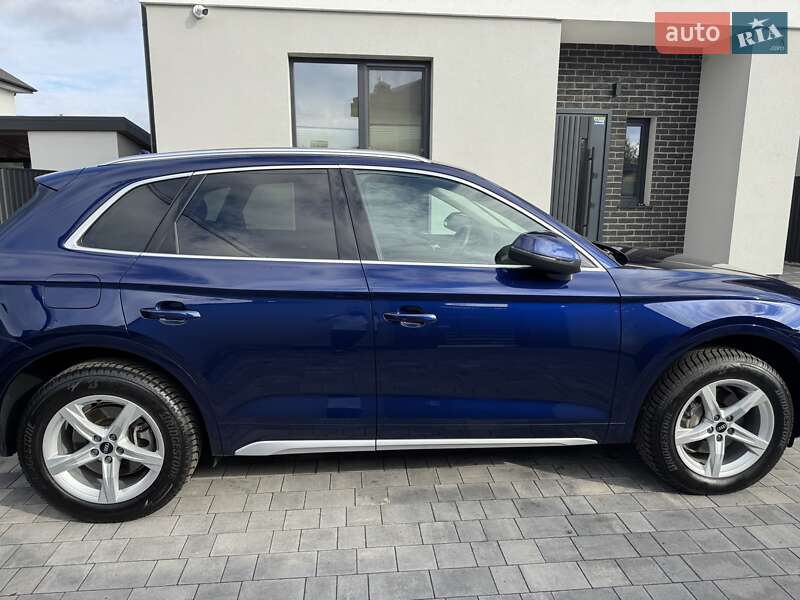 Позашляховик / Кросовер Audi Q5 2021 в Києві