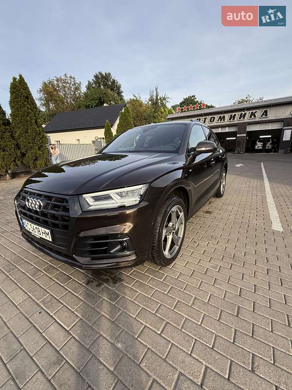 Позашляховик / Кросовер Audi Q5 2018 в  фото Позашляховик / Кросовер Audi Q5 2018 в