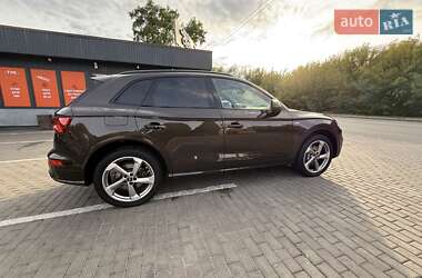 Позашляховик / Кросовер Audi Q5 2018 в  фото 5 Позашляховик / Кросовер Audi Q5 2018 в