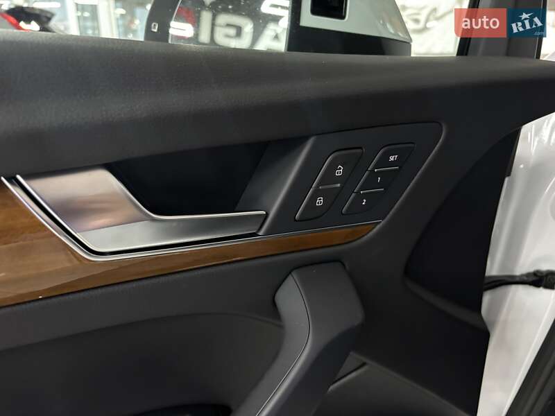 Внедорожник / Кроссовер Audi Q5 2023 в Киеве