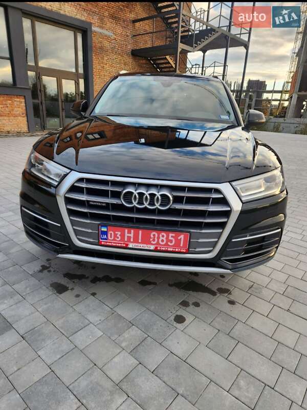 Внедорожник / Кроссовер Audi Q5 2018 в Остроге