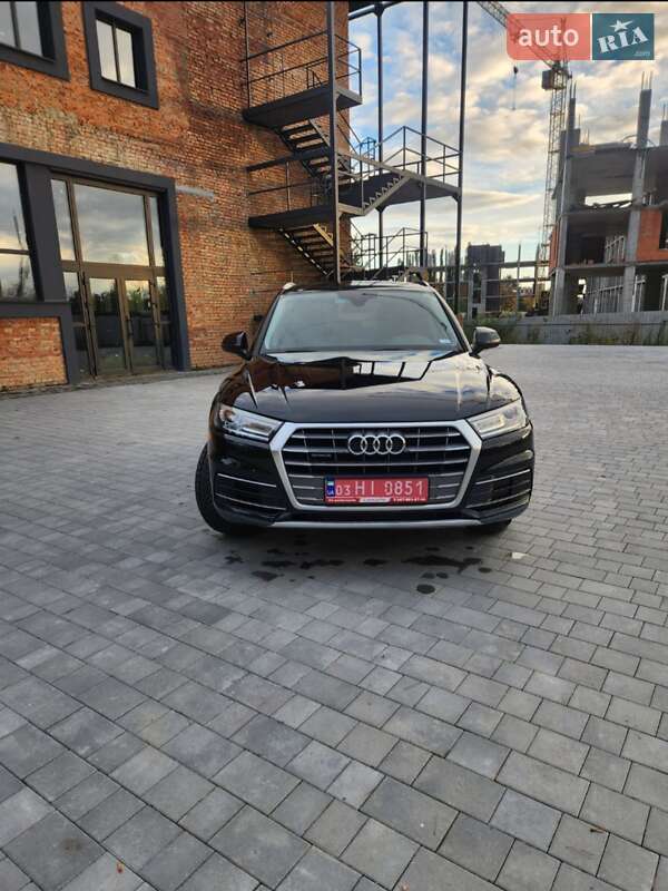 Внедорожник / Кроссовер Audi Q5 2018 в Остроге