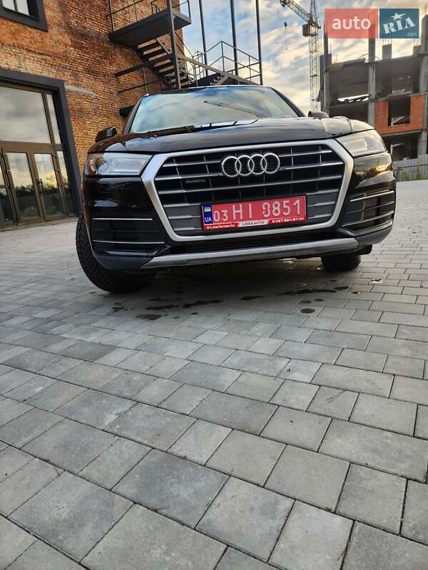 Внедорожник / Кроссовер Audi Q5 2018 в Остроге