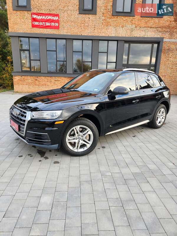 Внедорожник / Кроссовер Audi Q5 2018 в Остроге