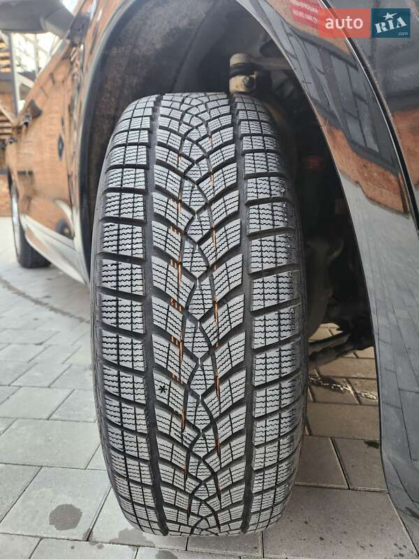 Внедорожник / Кроссовер Audi Q5 2018 в Остроге