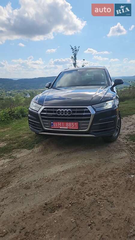 Внедорожник / Кроссовер Audi Q5 2018 в Остроге