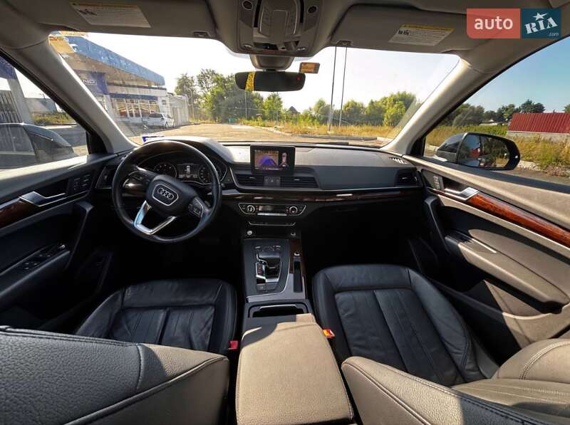 Внедорожник / Кроссовер Audi Q5 2018 в Остроге
