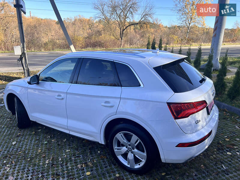 Позашляховик / Кросовер Audi Q5 2018 в Києві