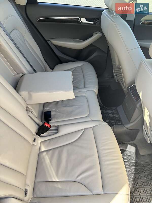 Внедорожник / Кроссовер Audi Q5 2010 в Кропивницком