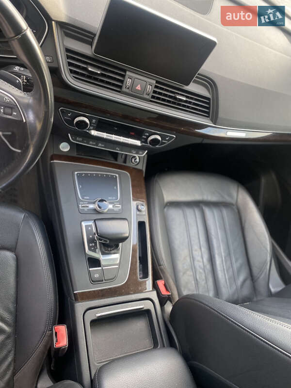 Позашляховик / Кросовер Audi Q5 2018 в Луцьку