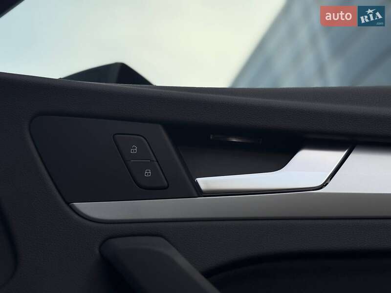 Внедорожник / Кроссовер Audi Q5 2023 в Ровно