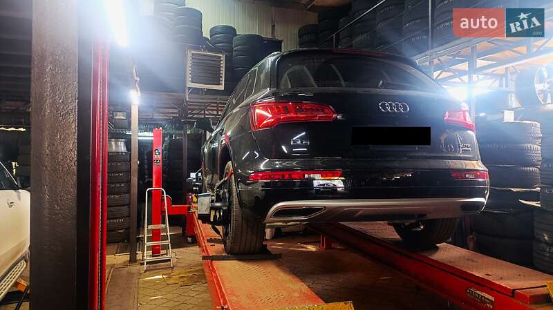 Внедорожник / Кроссовер Audi Q5 2018 в Днепре