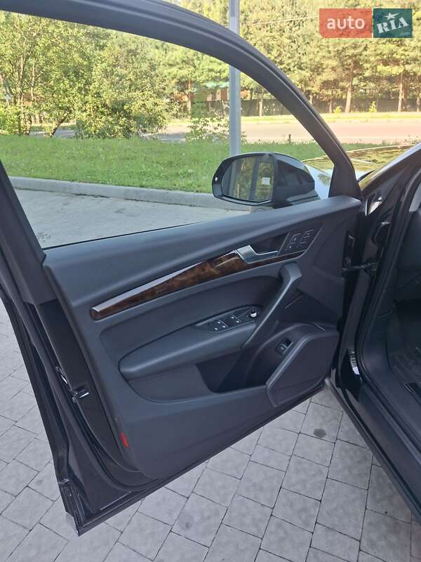 Позашляховик / Кросовер Audi Q5 2018 в Львові