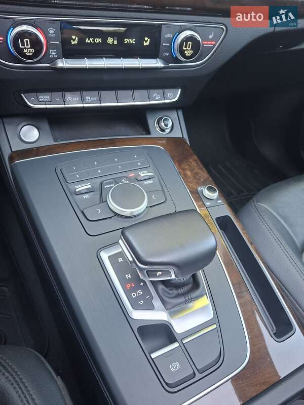 Позашляховик / Кросовер Audi Q5 2018 в Львові