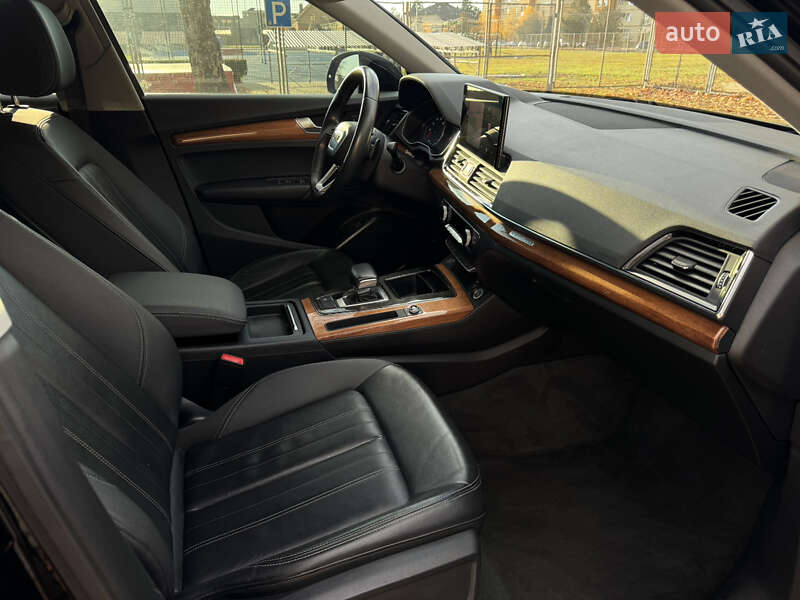 Позашляховик / Кросовер Audi Q5 2021 в Ужгороді