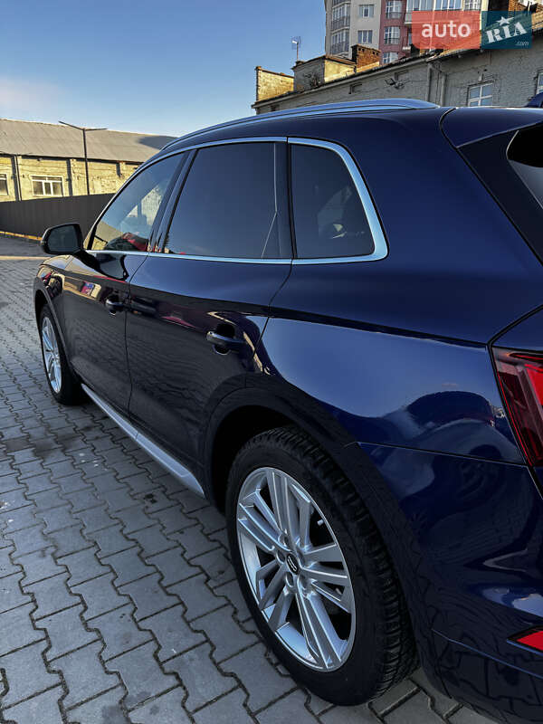 Позашляховик / Кросовер Audi Q5 2017 в Львові