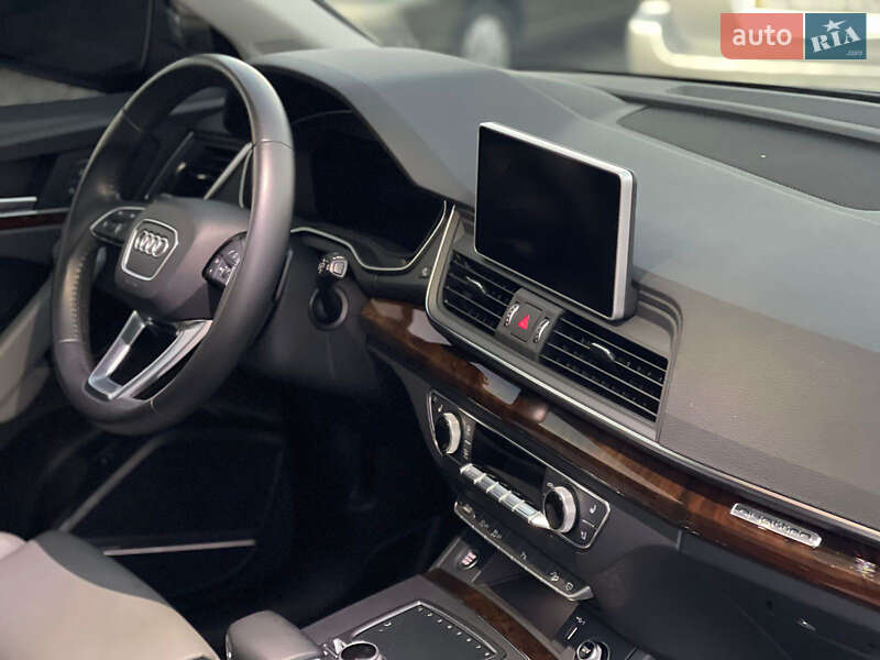 Позашляховик / Кросовер Audi Q5 2017 в Чернівцях