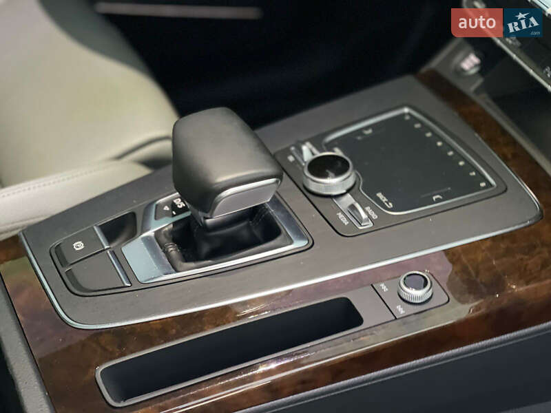 Позашляховик / Кросовер Audi Q5 2017 в Чернівцях