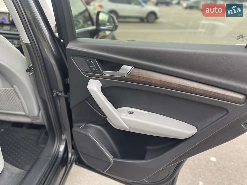 Внедорожник / Кроссовер Audi Q5 2017 в Киеве