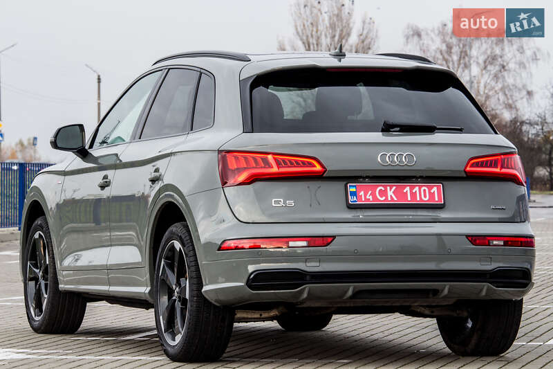 Внедорожник / Кроссовер Audi Q5 2020 в Нововолынске